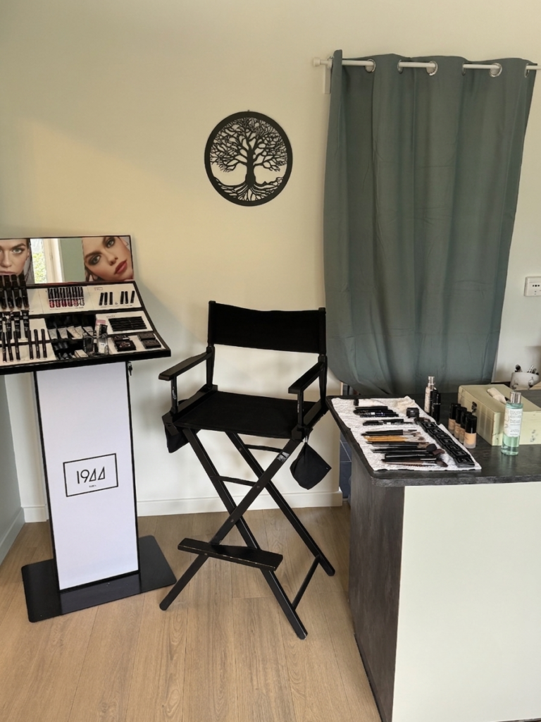 espace onglerie teinte sobre blanc et gris - nola beauté