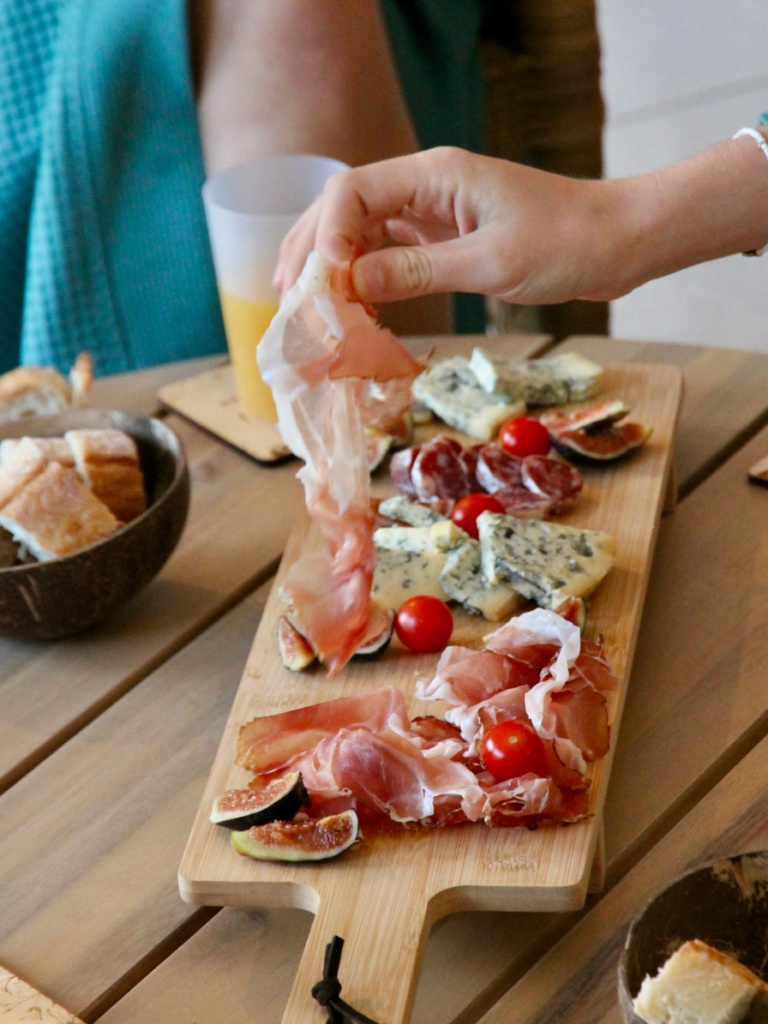 Planche de charcuterie - nola beauté